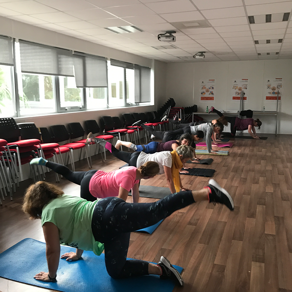 Cours en entreprise pour des salariés de montpellier, de remise en forme et bien être le midi